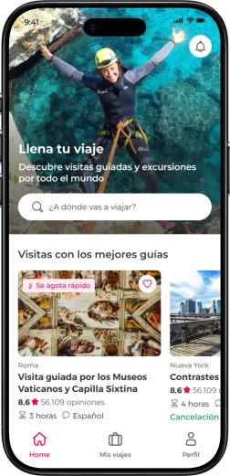 Pantalla de inicio de la app de Civitatis con buscador de destinos y sección de visitas guiadas, mostrando una excursión a los Museos Vaticanos y la Capilla Sixtina en Roma.