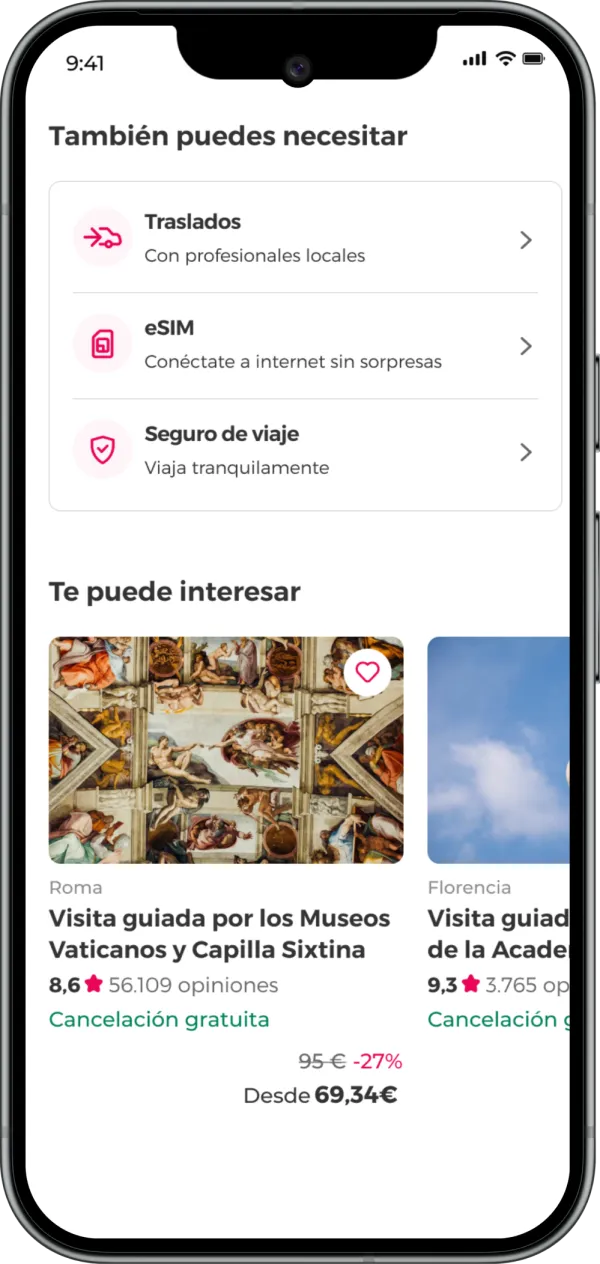 Interfaz de la app ofreciendo servicios complementarios de viaje como seguros, traslados al aeropuerto y tarjetas eSIM.