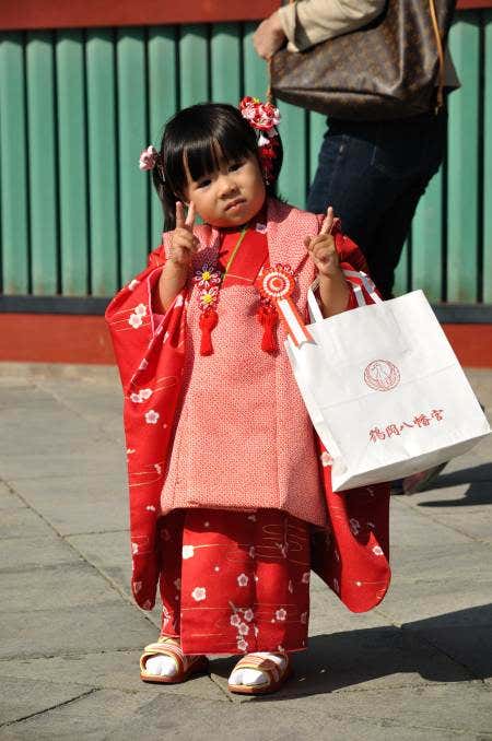 Niña japonesa en Kamakura, al sur de Tokio Niña japonesa en Kamakura, al sur de Tokio