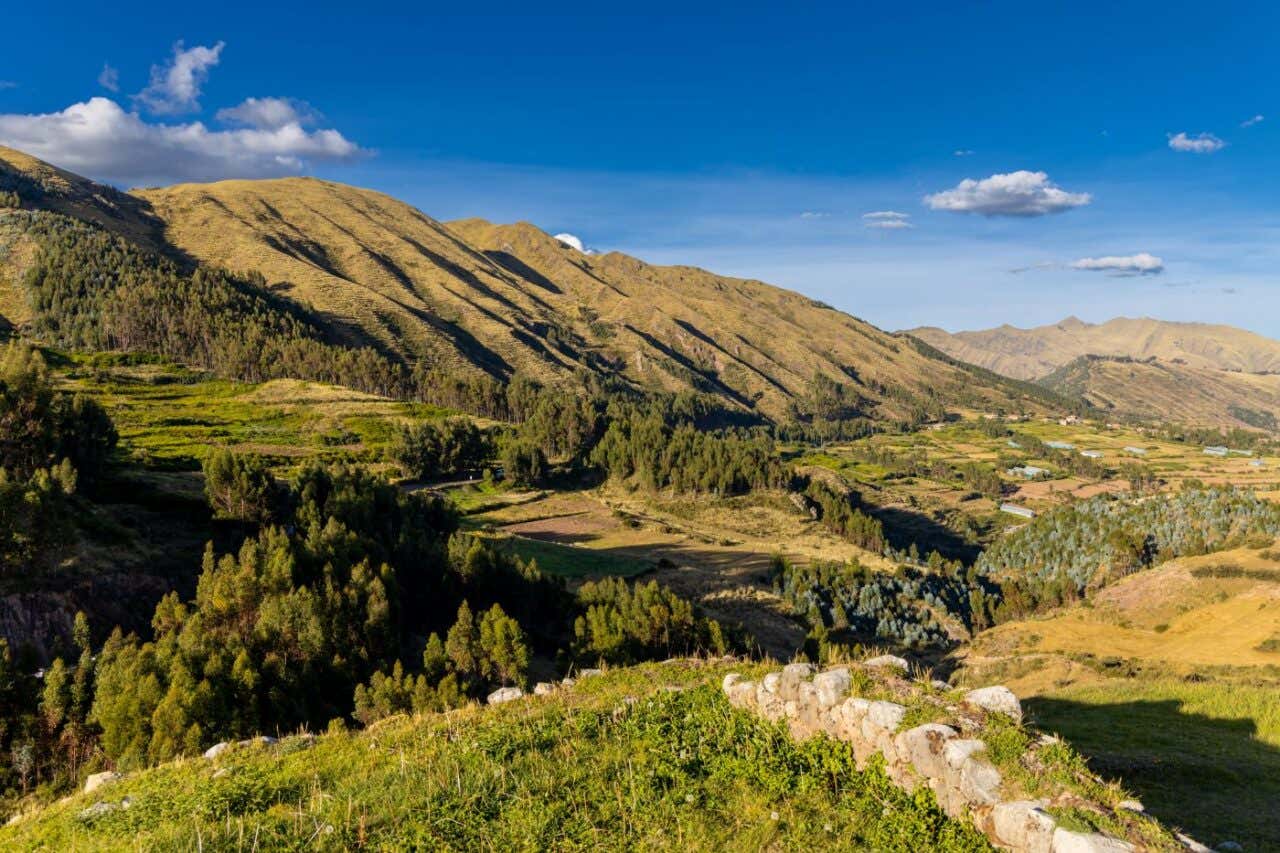Panorámica de un valle en Cusco