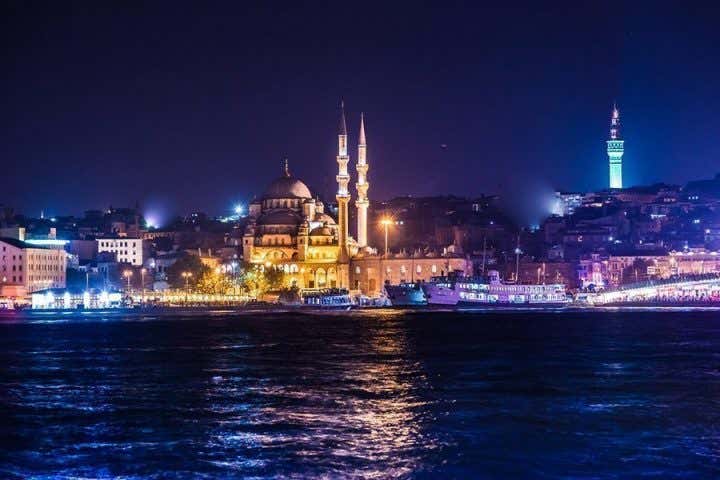 Vistas desde el crucero por el Bósforo, en Estambul