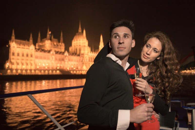 Crucero con cena y música en vivo en Budapest