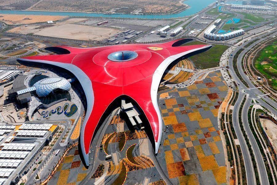 Vista aérea del Ferrari World en Abu Dabi