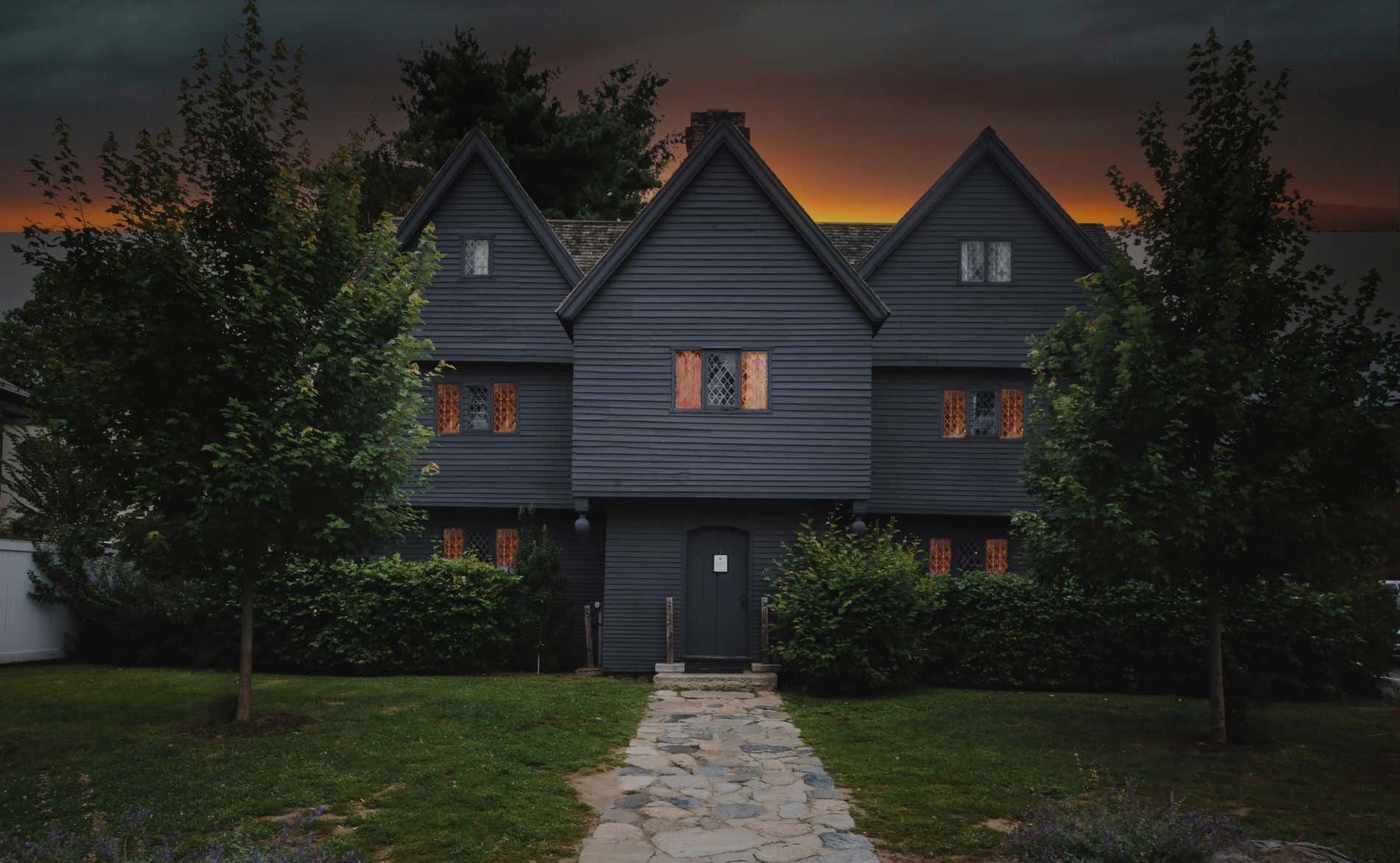 Casa encantada en Salem, uno de los destinos donde celebrar Halloween en el Puente de Todos los Santos