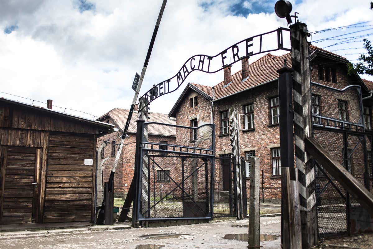Entrada al campo de concentración Auschwitz-Birkenau