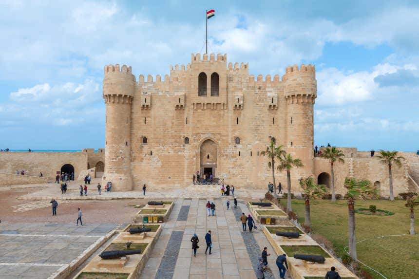 Porta de acesso ao forte Qaitbay da Alexandria