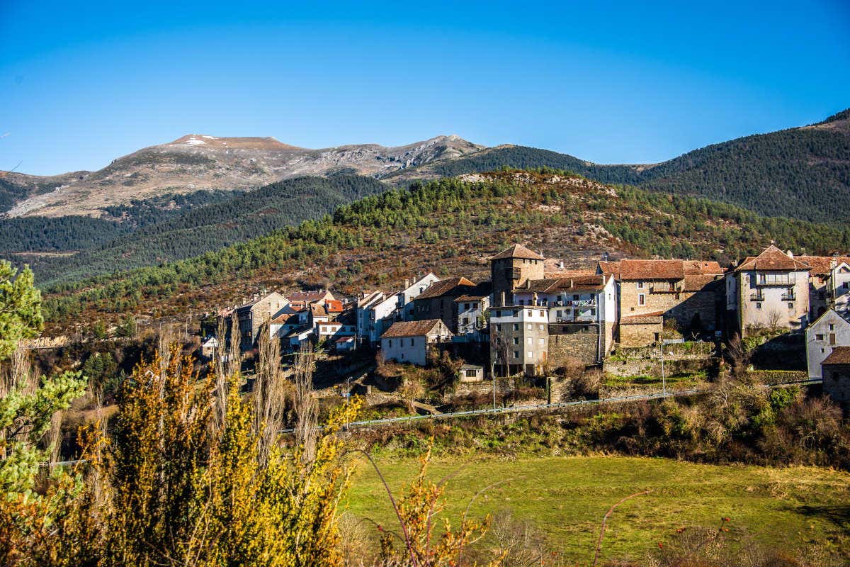 Vista panorámica de Ansó en un día soleado