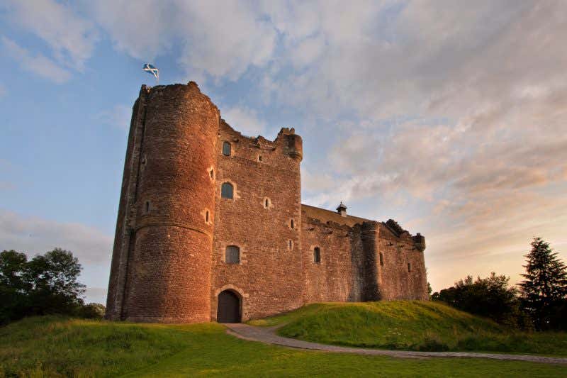 Castelo de Doune ao entardecer em Stirling, Escócia