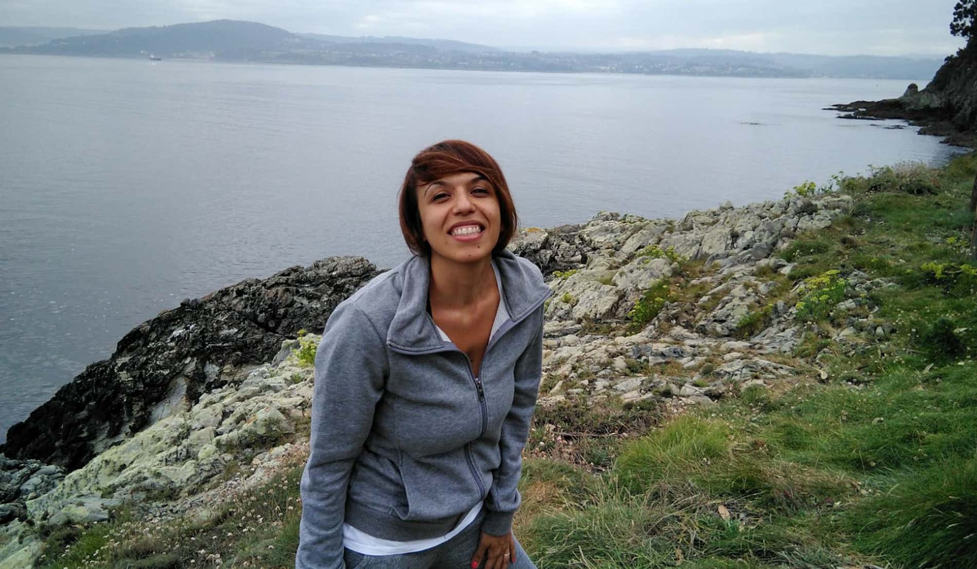 Giovanna Ficarazzi frente a la costa de Galicia