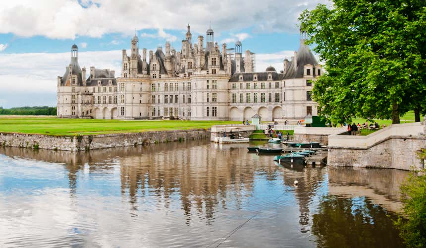 Lagoa ao lado de Chambord, um dos 10 castelos mais bonitos da França