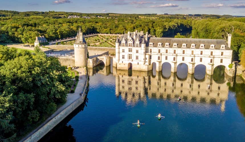 Arches du château de Chenonceau sur le Cher, un affluent de la Loire