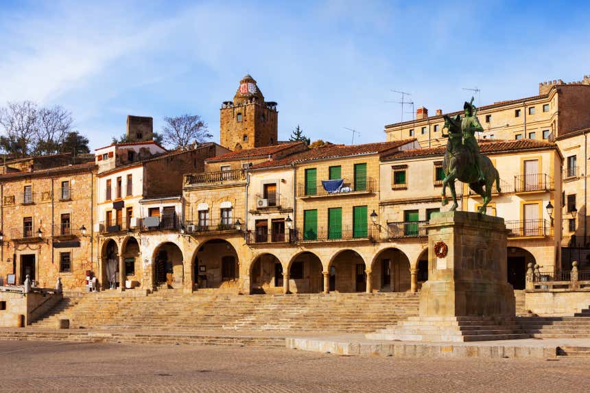 Estatua ecuestre de Francisco Pizarro en la Plaza Mayor de Trujillo