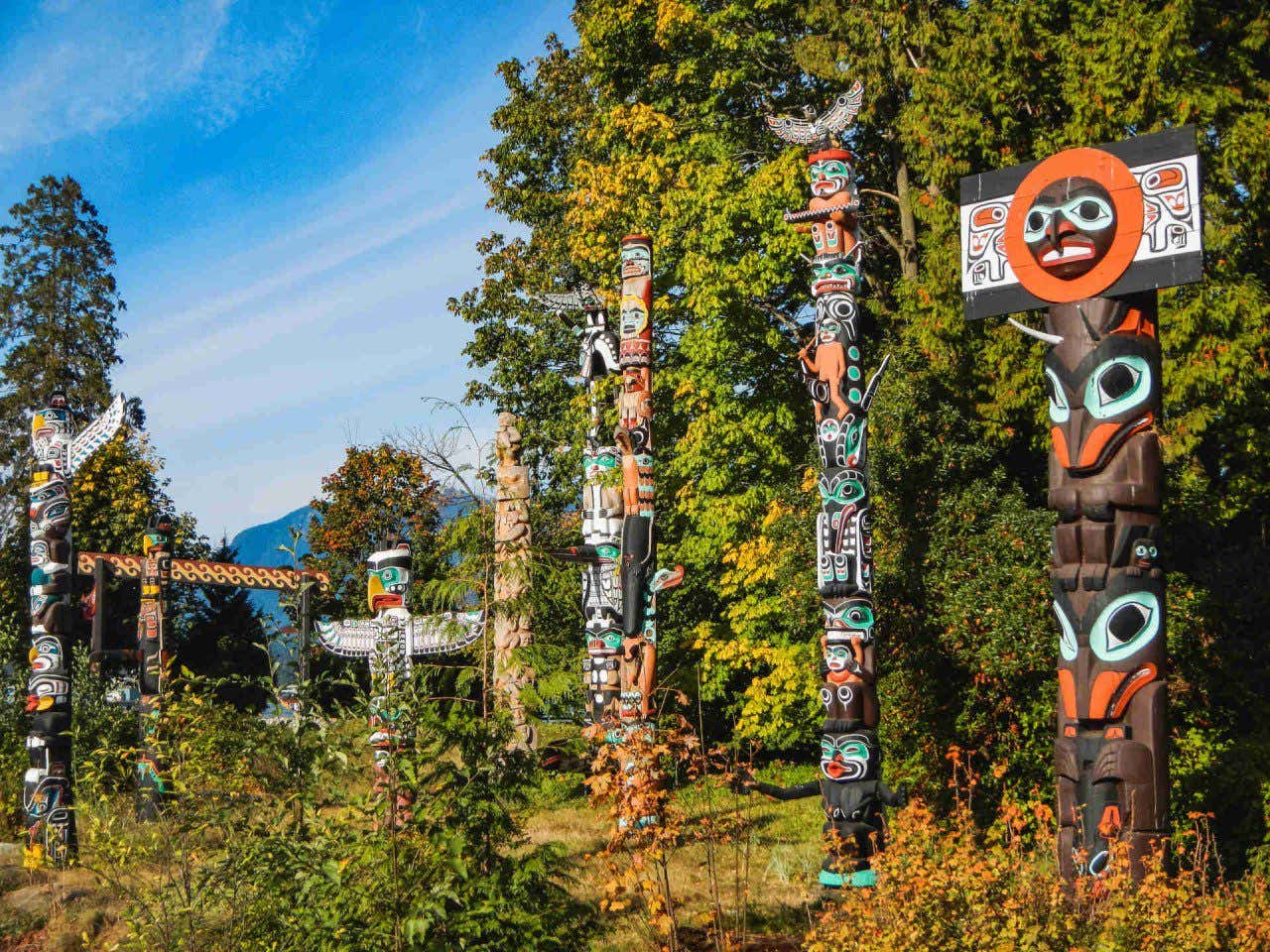 Totens escondidos no Stanley Park