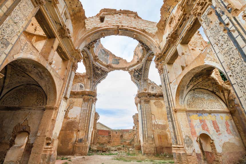 Ruínas da igreja de San Martín de Tours, destruída pelas bombas da Guerra Civil Espanhola