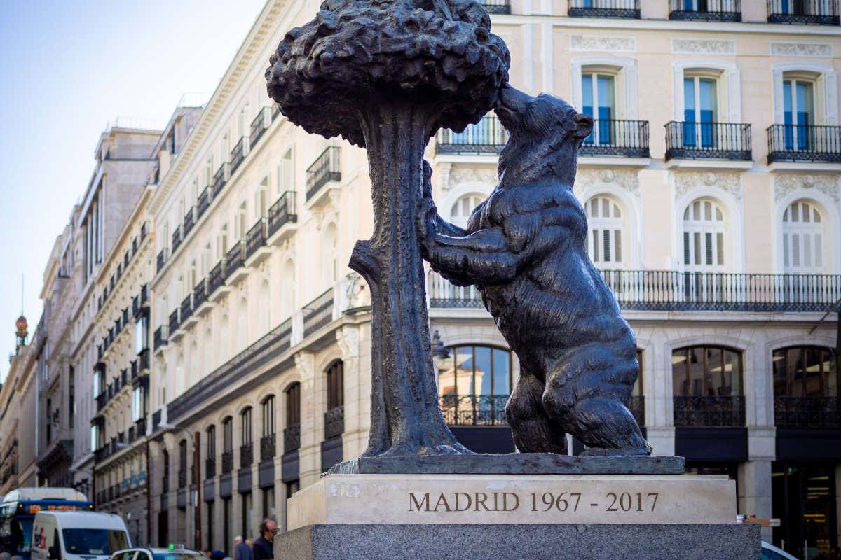 Statue de l'Ours et de l'Arbousier 