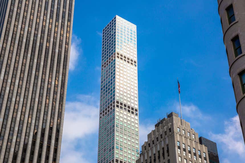 Residencial 432 Park Avenue, que destaca por sus líneas rectas y su aspecto delgado