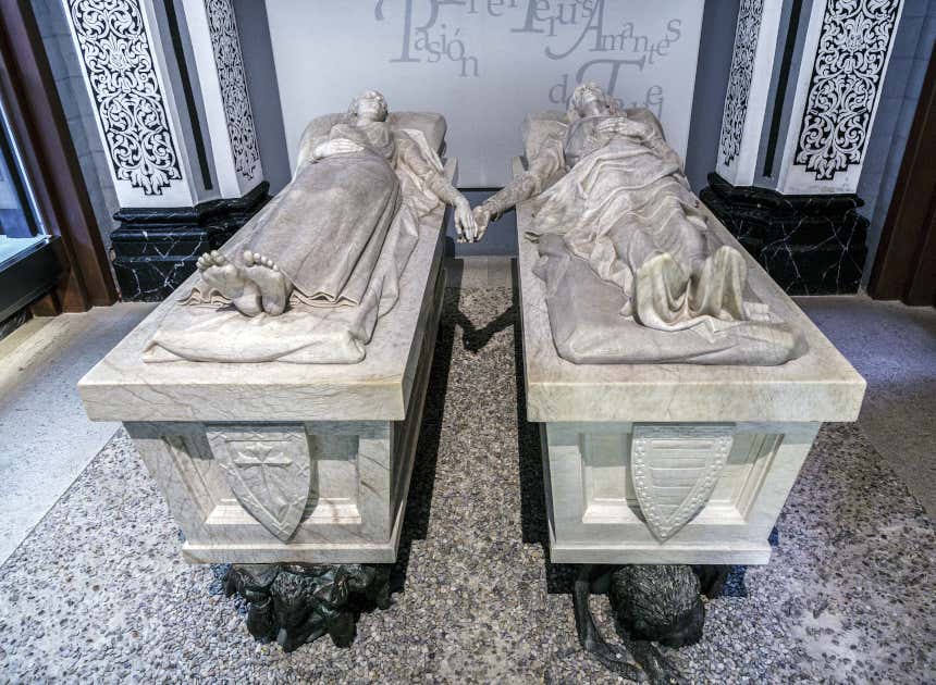 Mausoleo de los amantes de Teruel en la cripta de la iglesia de San Pedro, Teruel.