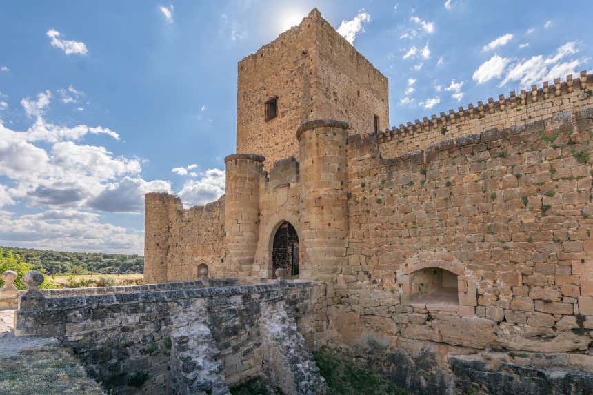 Entrada del castillo de Pedraza, en Segovia.
