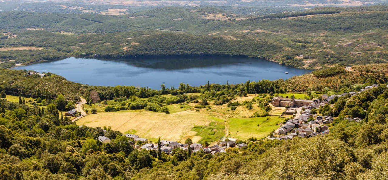 Vista del lago de Sanabria en la provincia de Zamora