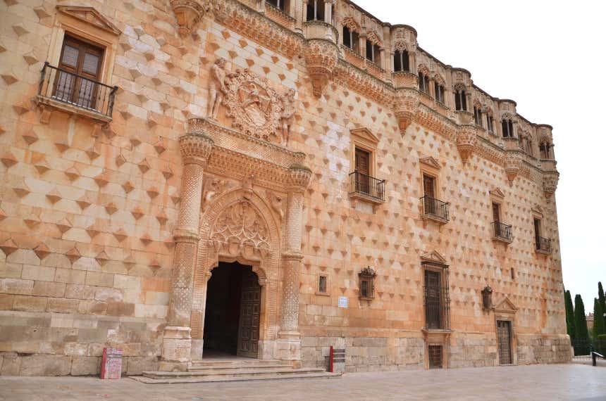 Fachada del Palacio del Infantado en Guadalajara