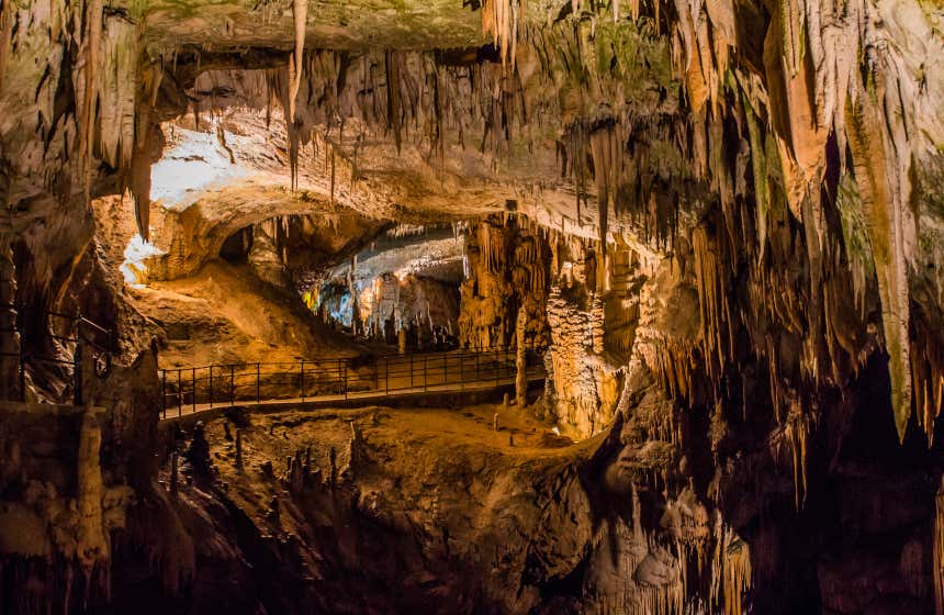 Imponentes formações das grutas de Škocjan, na Eslovênia 