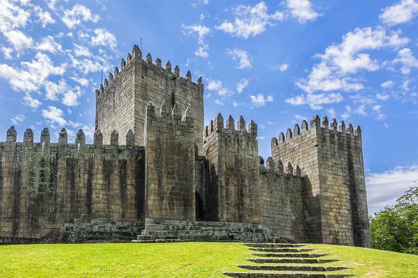Fachada do Castelo de Guimarães, criad para proteger a população cristã dos inimigos