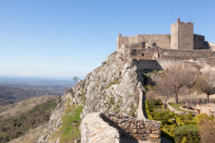 Construído no alto da serra, o Castelo de Marvão é parte da história de Portugal