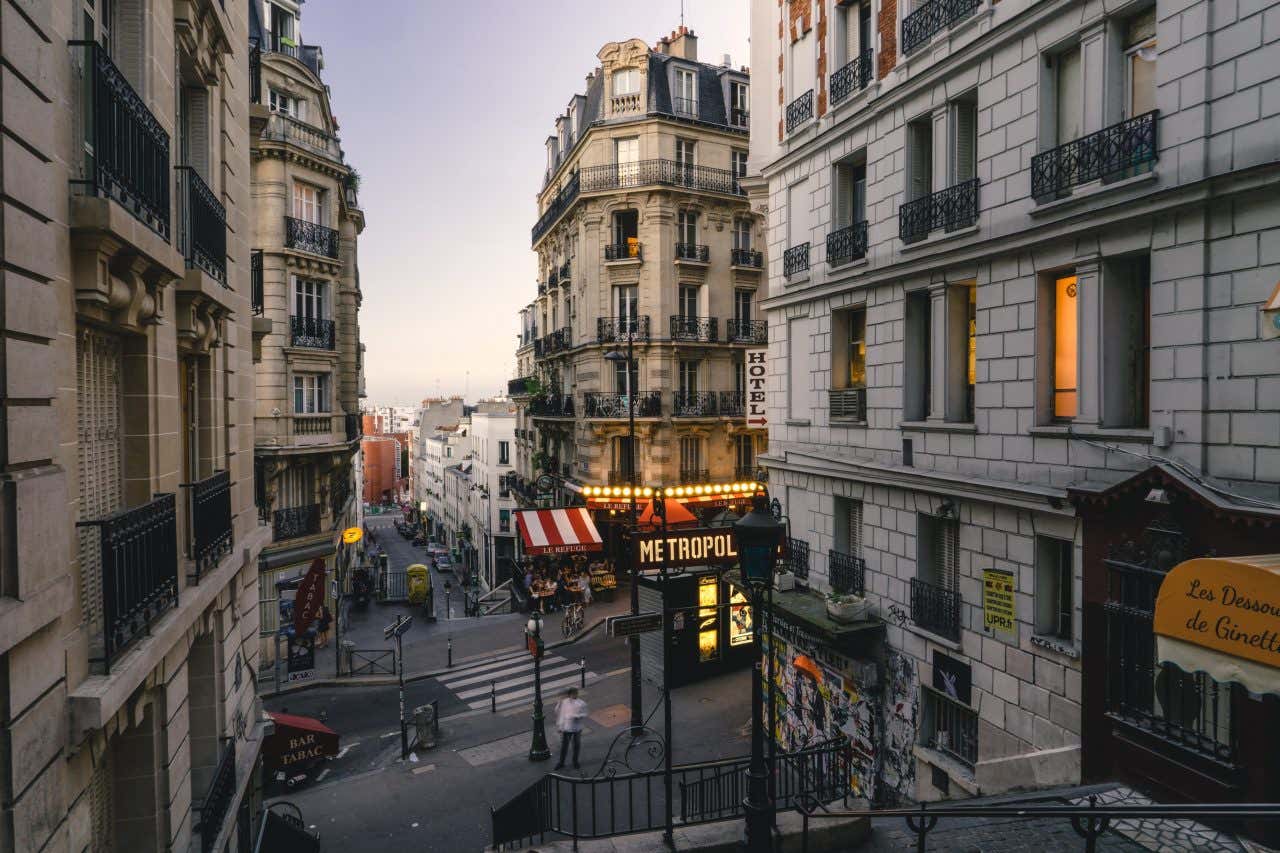 Arpenter les rues d'une des zones incontournables de Paris.