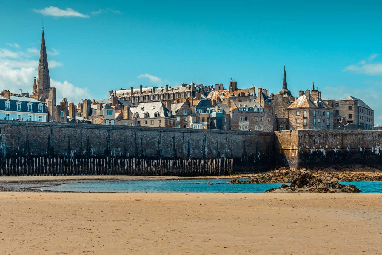 La Grande Plage du Sillon à Saint-Malo, élue "la plus belle plage de France" en 2018.