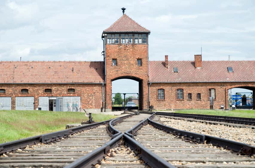 Auschwitz-Birkenau, l'une des activités préférées des français !
