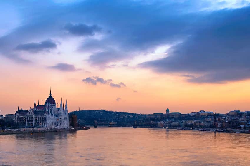 Profitez d'une croisière au coucher du soleil de Budapest