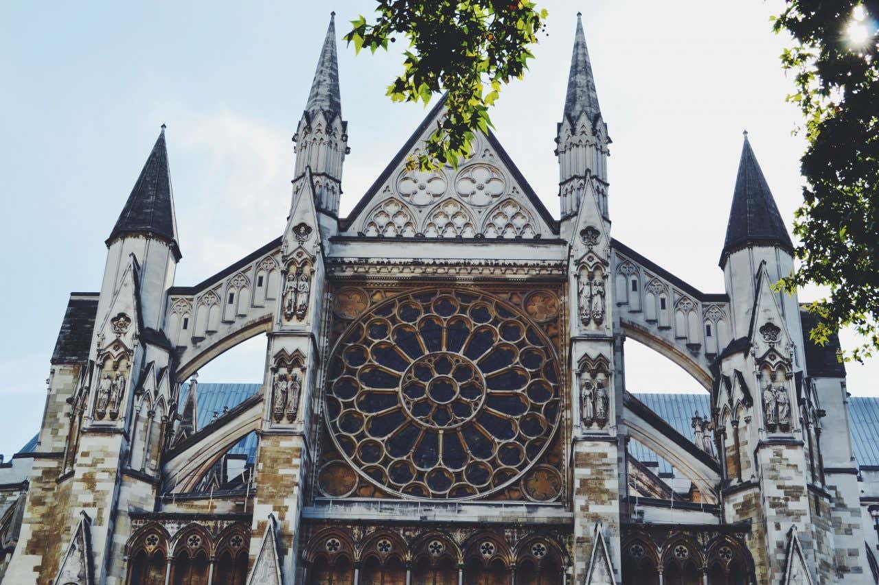 Façade de l'Abbaye de Westminster, l'une des activités préférées des Français