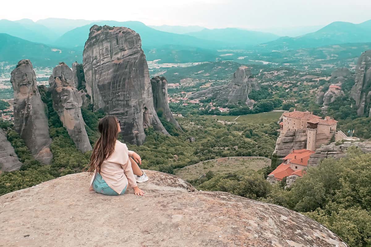 Lydia Vázquez visitando los monasterios de Meteora. 