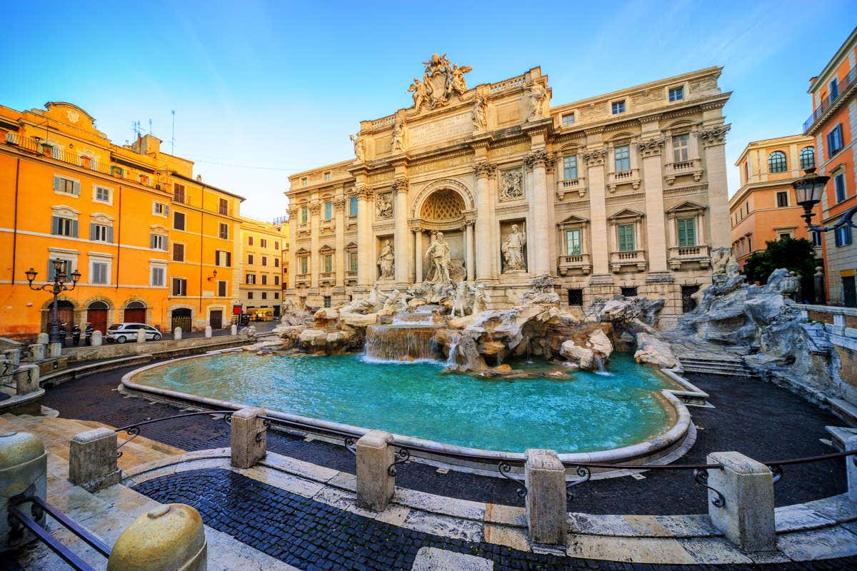 Panorámica de la Fontana de Trevi en Roma