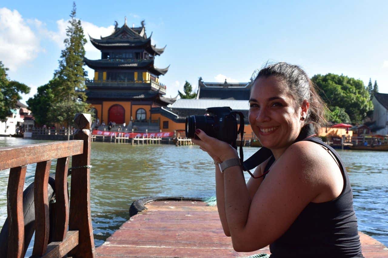 Tomando una foto en Zhujiajiao, China
