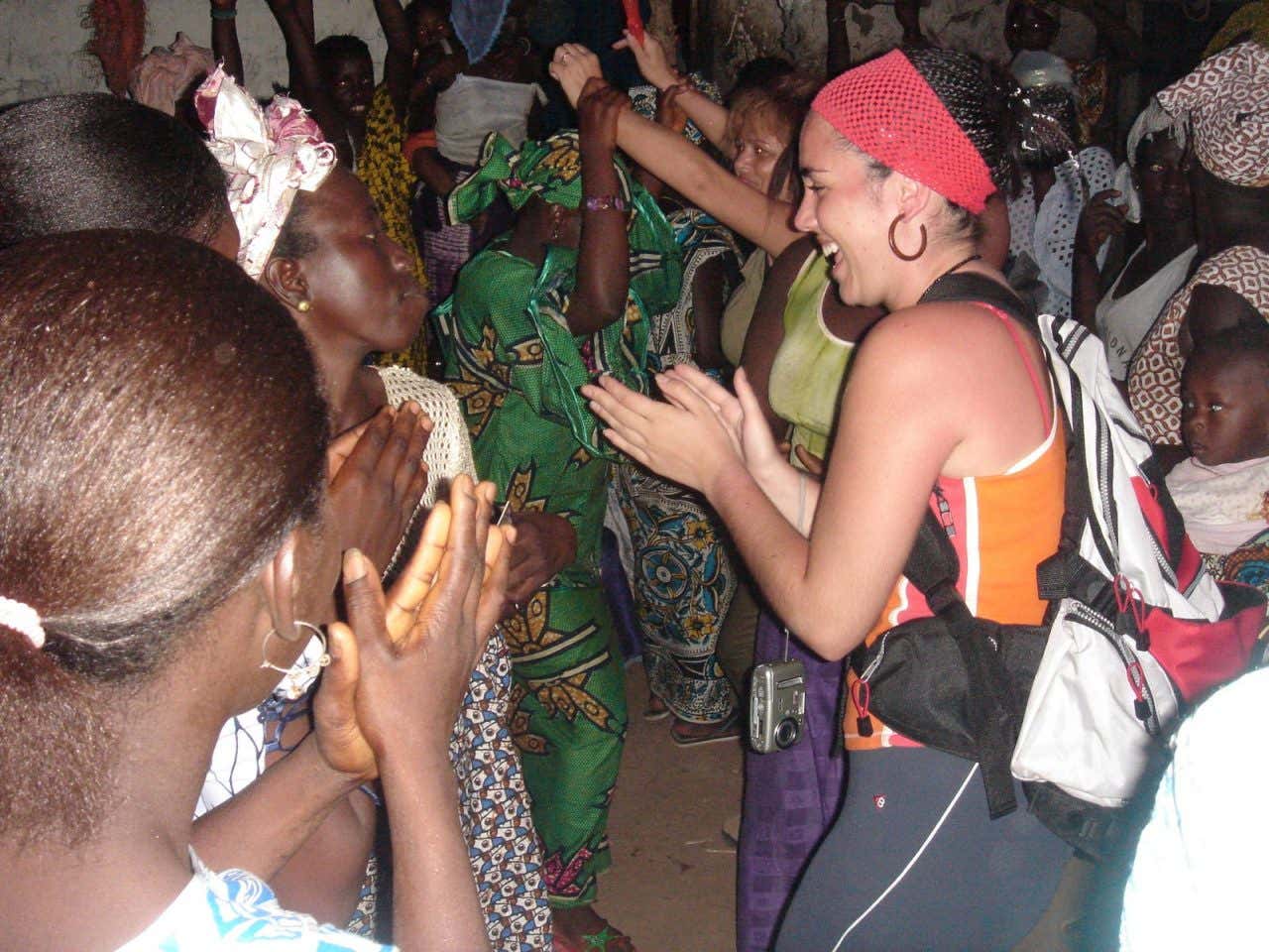 Andrea García disfrutando de una fiesta en Gambia