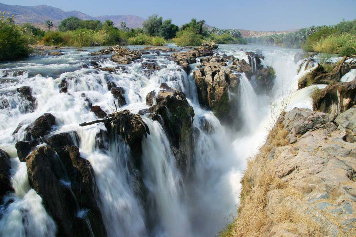 Vistas das Cataratas Epupa durante o dia