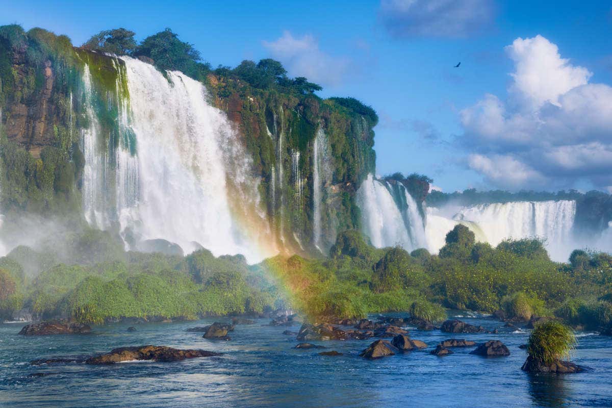 Arco-íris sobre as Cataratas do Iguaçu