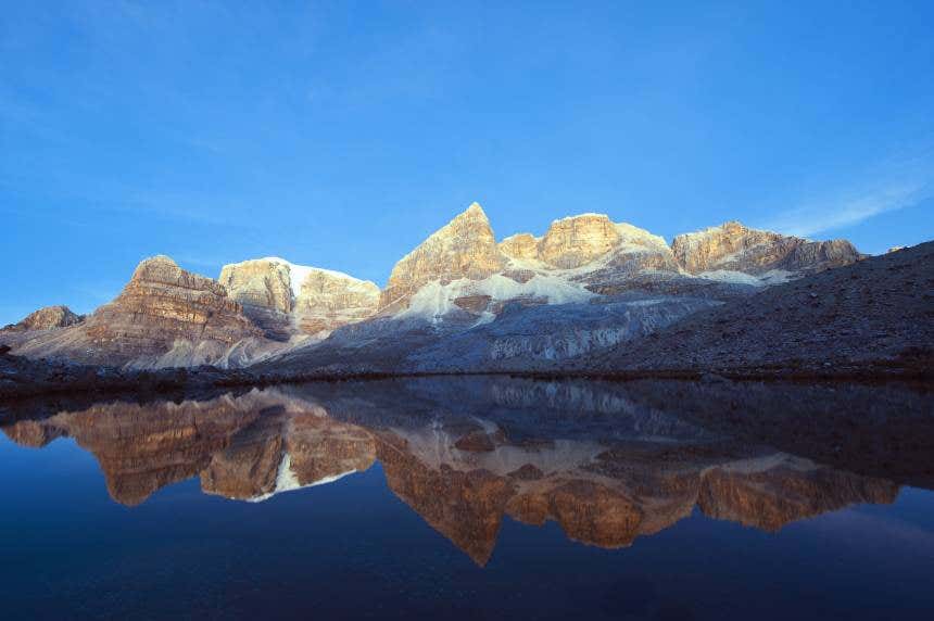 Lagoa e picos nevados do Parque Nacional Natural El Cocuy