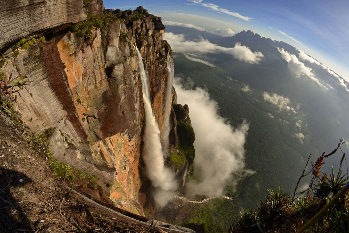 La cascada más grande del mundo está escondida y triplica al Salto