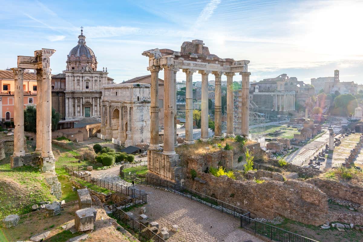 Vestiges du Forum romain à Rome, l'une des meilleures destinations pour les amateurs d'art