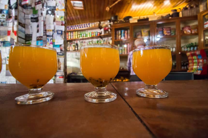 Taças de poncha, uma bebida tradicional da Madeira