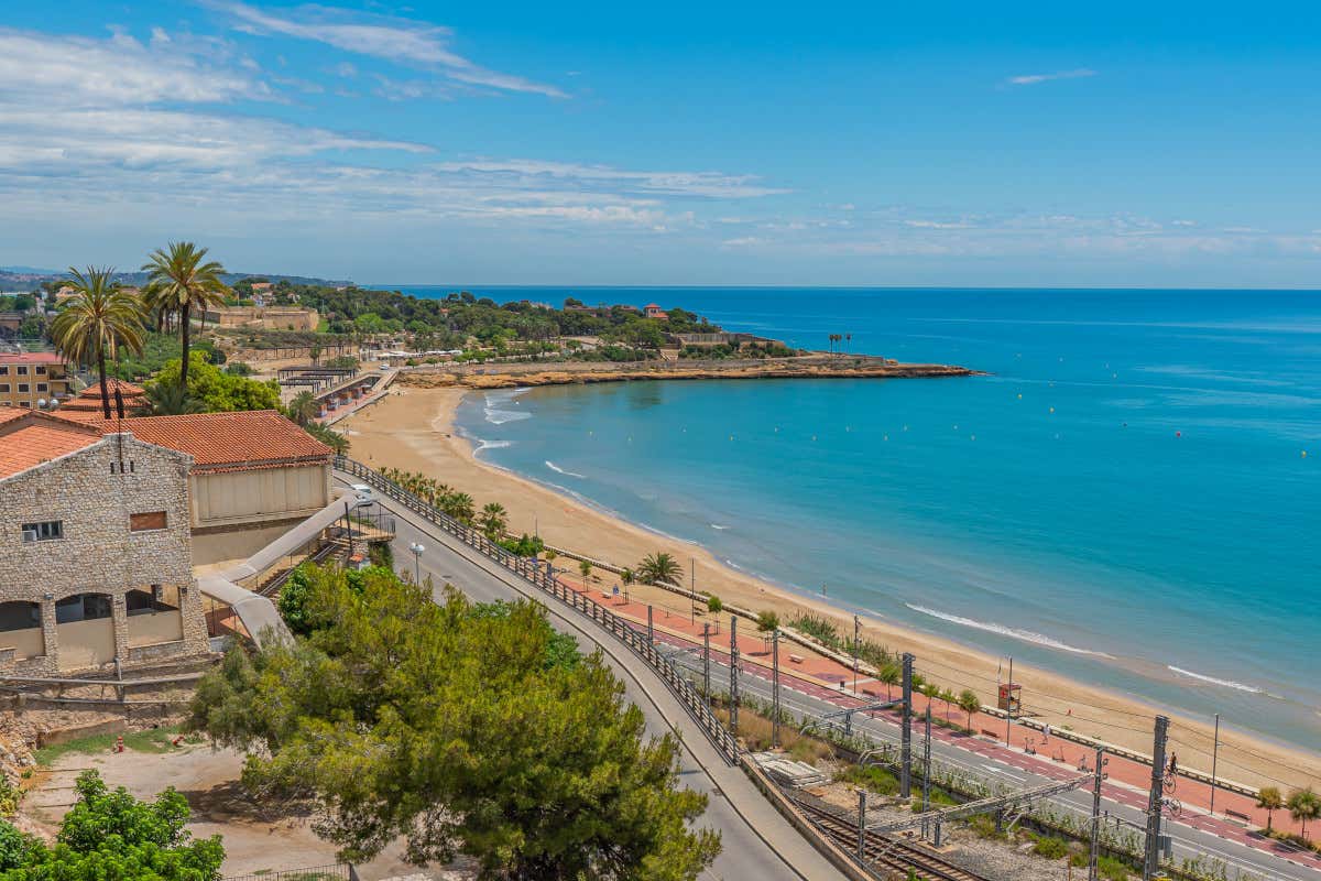 Playa El Miracle, una de las mejores playas de la Costa Dorada. 