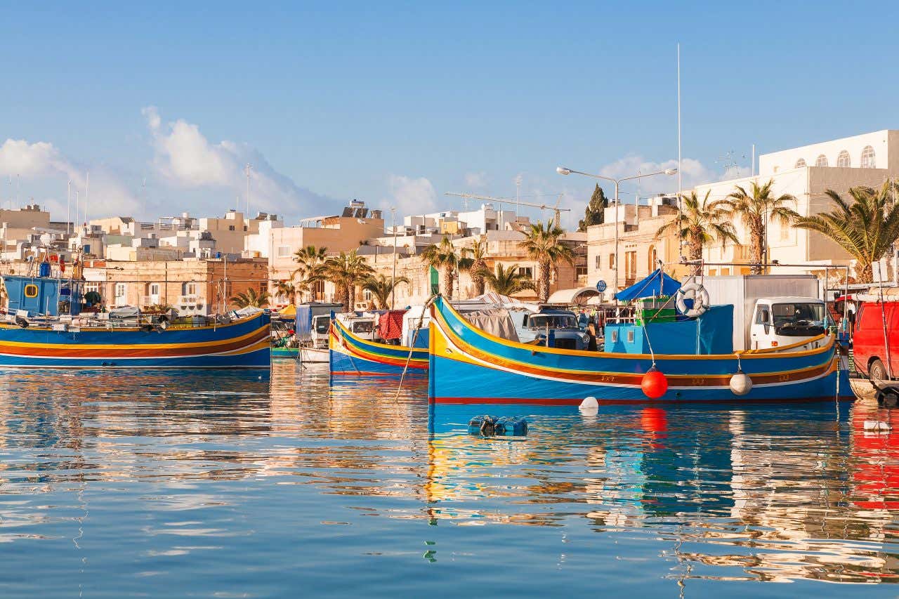 Les barques colorées de la ville pittoresque de Marsaxlokk (Malte).