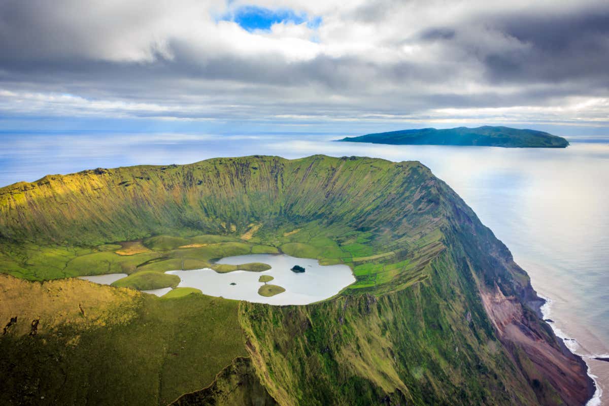 Paisagem vulcânica da ilha de Corvo, Açores