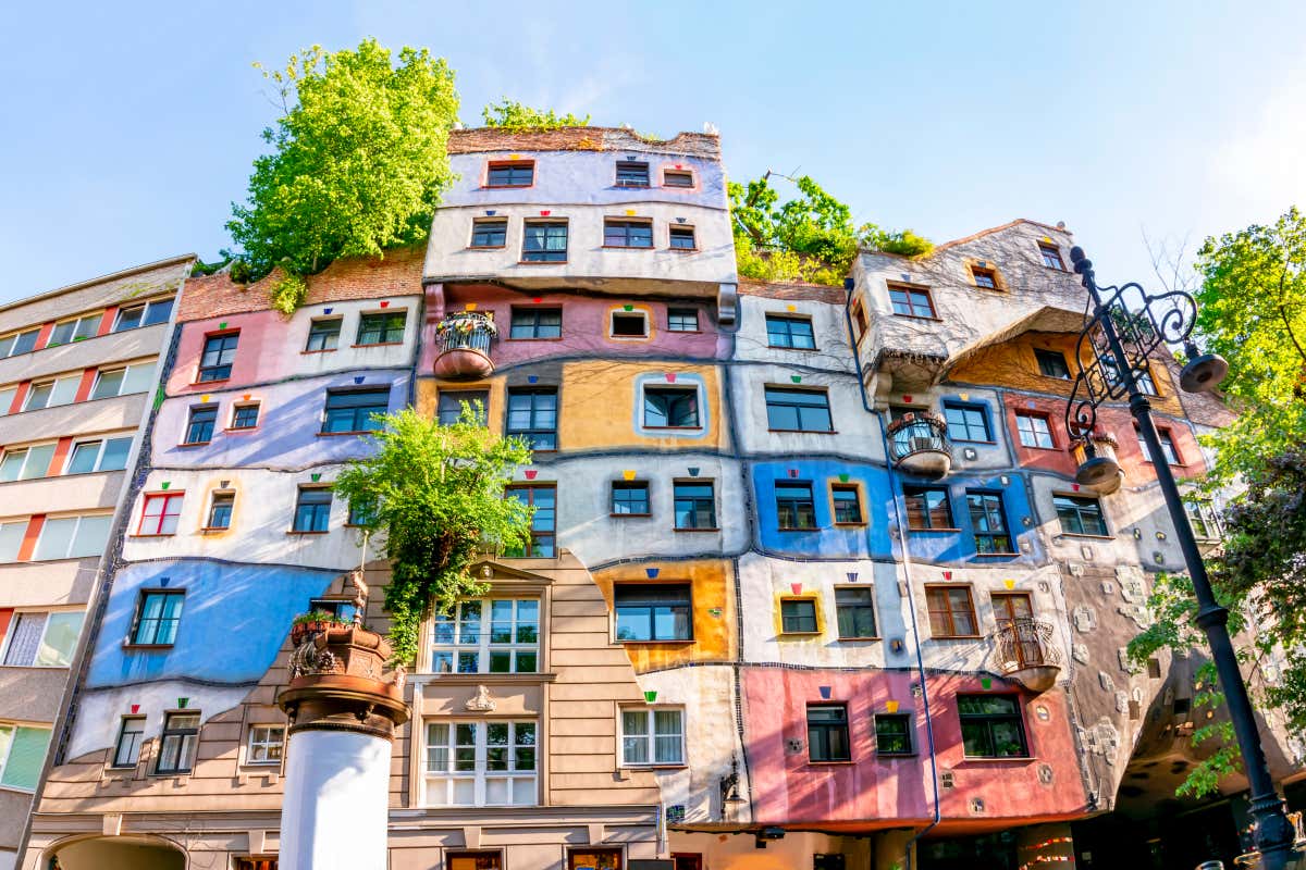 Edificio fantasioso de Viena, el Hundertwasserhaus. Un plan perfecto para el Año Nuevo en Viena. 