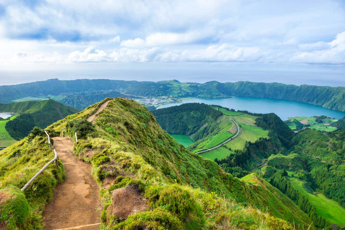 Lagoas vulcânicas de Sete Cidades. Se você não sabe o que ver nos Açores, este é o seu lugar