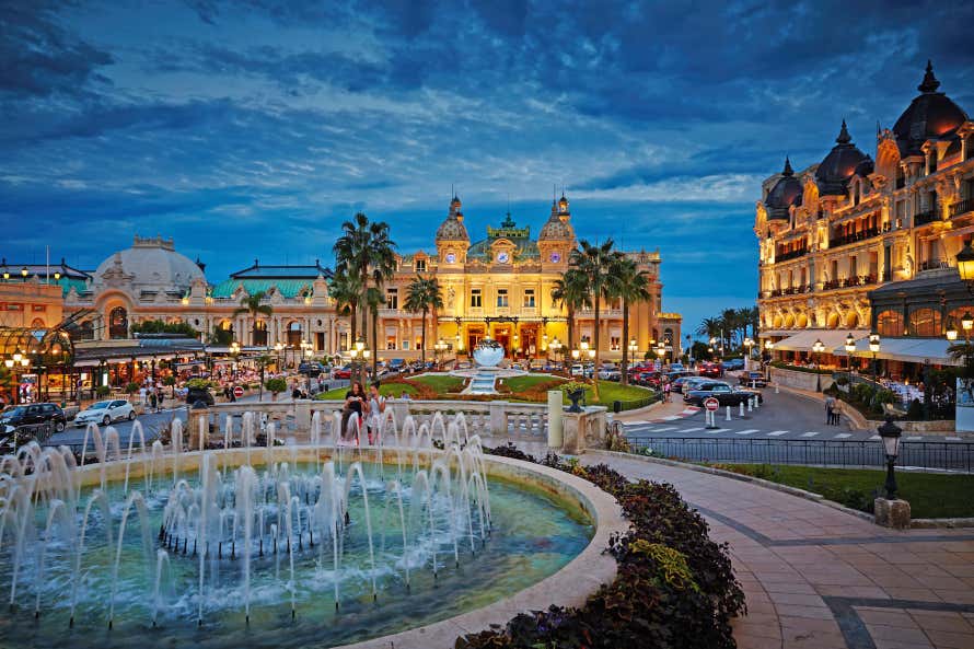 Casino de Montecarlo al atardecer.