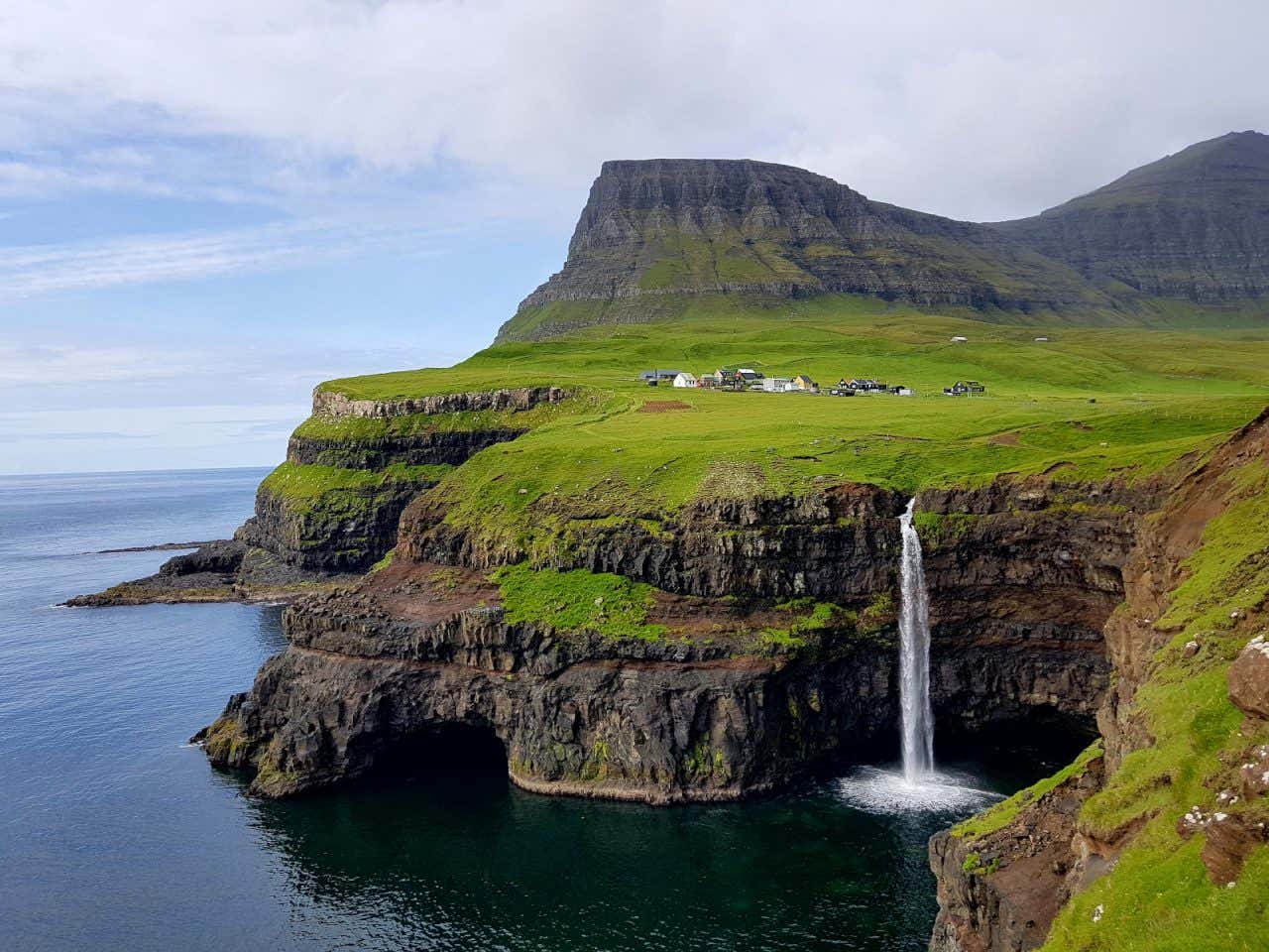 Vistas del acantilado de Gásadalur