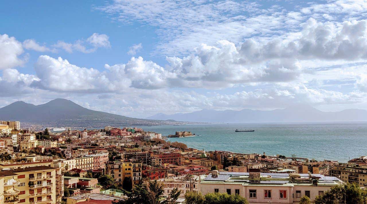 Vue sur Naples depuis les hauteurs